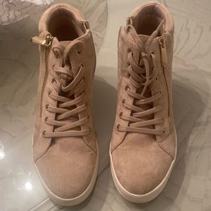 Also beige wedges size: 9